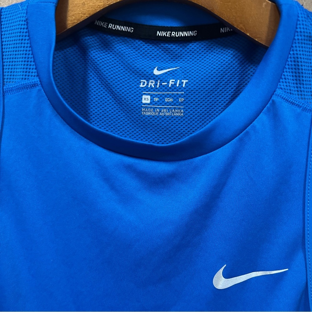 Nike size XS blue Women’s running lightweight tank top‎ with Nike swoosh - Picture 3 of 7